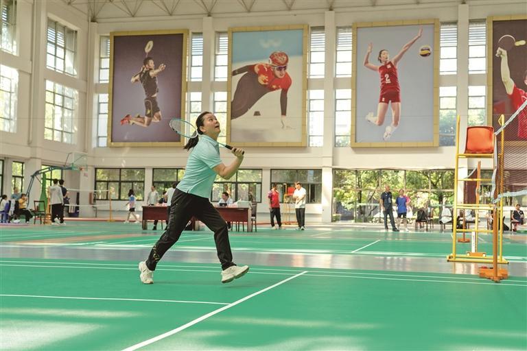 奥部设田径, 供了平台, 高等专科学